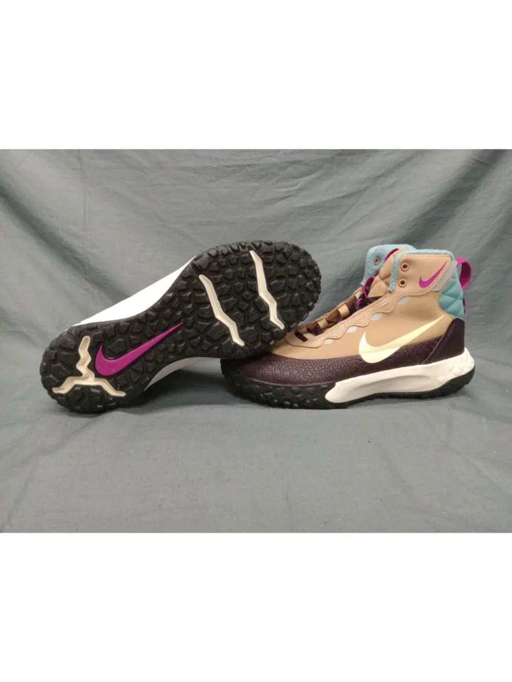 Nike Terrascout (GS) Boots Hemp Pale Ivory Burgundy Ash Boys Size 5 NEW NO BOX!